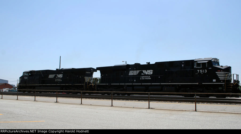 NS 7500 & 7513 bring a train into the yard